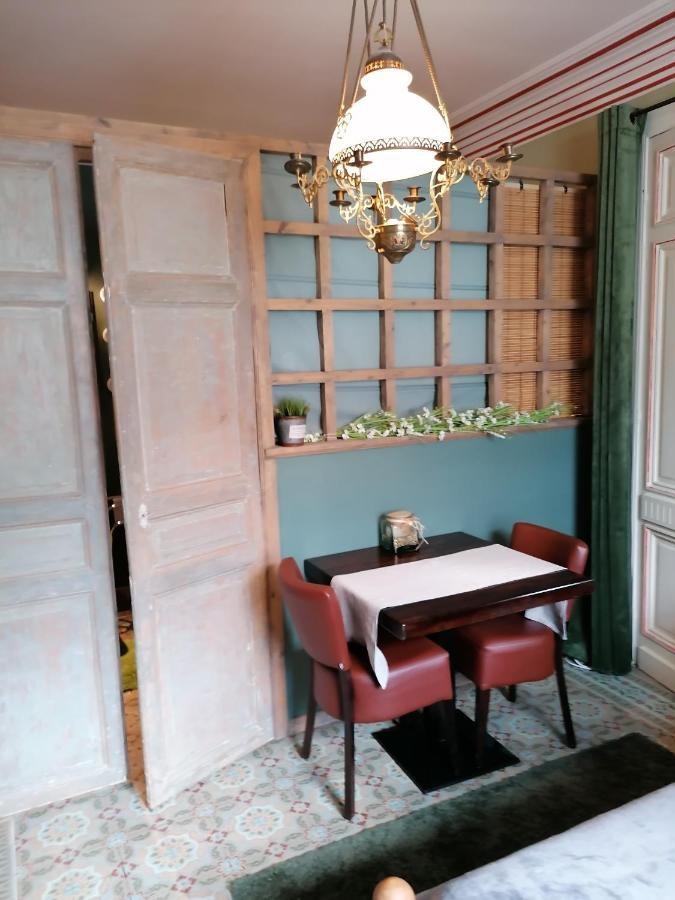 Maison D'Hote Les Notes Endormie Chambre Secrete Berzee Exteriör bild