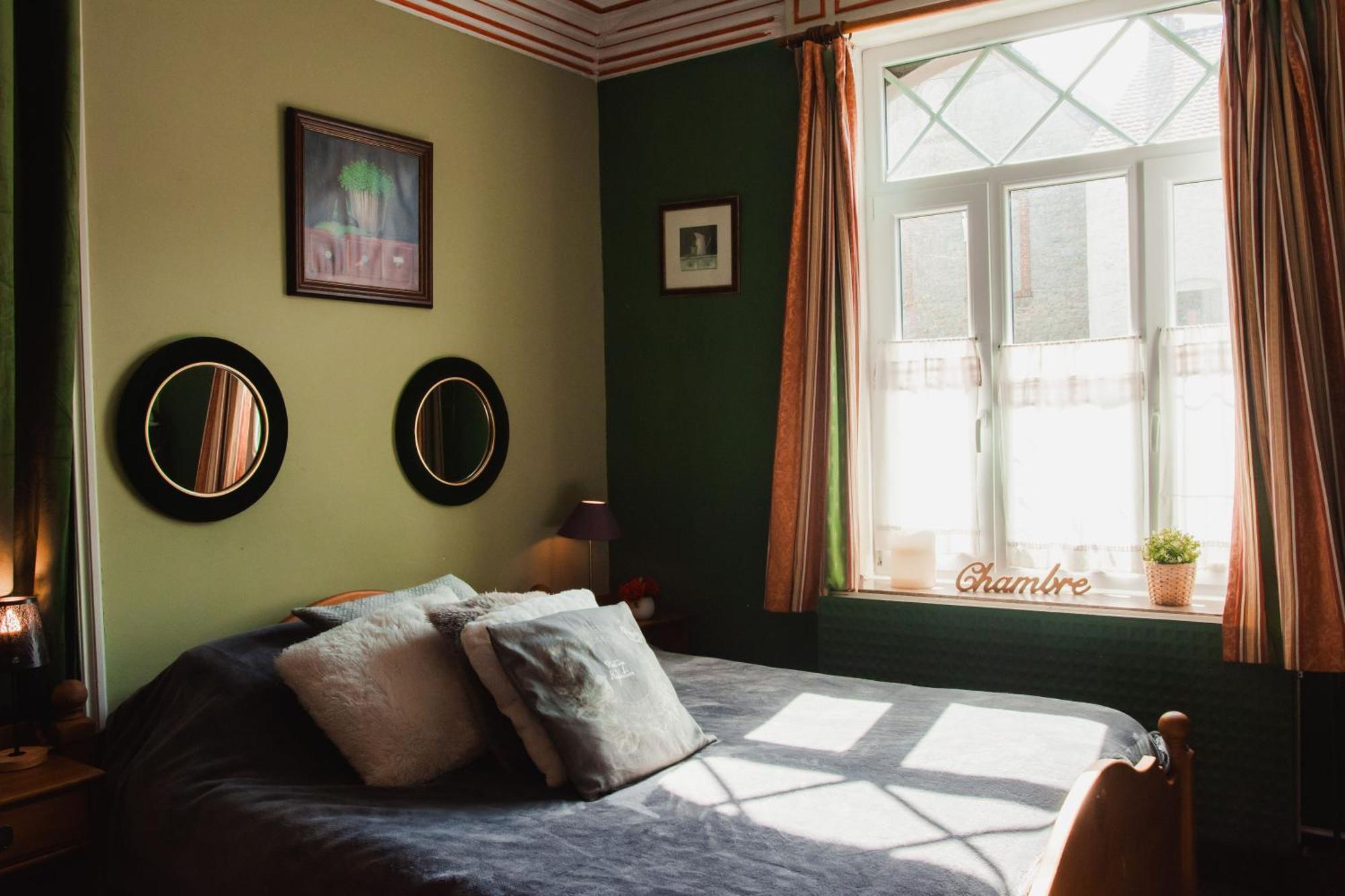 Maison D'Hote Les Notes Endormie Chambre Secrete Berzee Exteriör bild